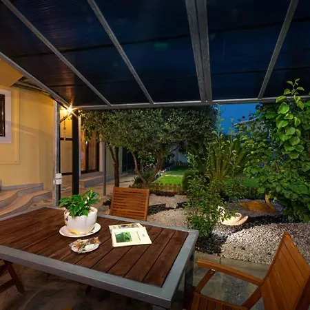 Casa Di Flora In 別荘 *